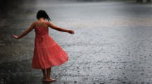 Girls in Rain Wallpapers