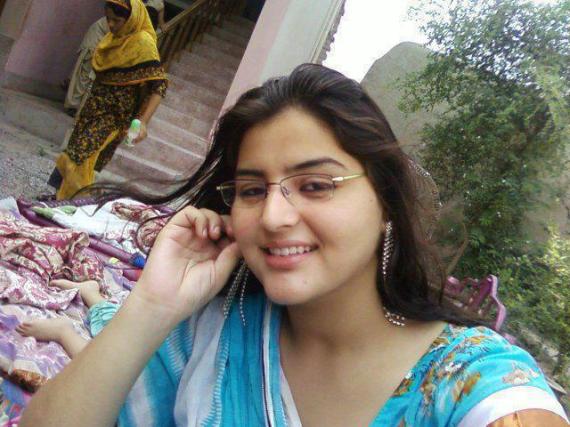 Pretty Pakistani Girls Images